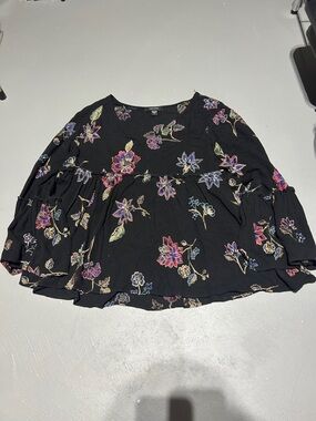Karen Kane Black Embroidered Flower Design Blousy Shirt (Women’s Large)
